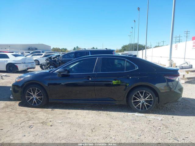 Toyota Camry Se Image 13