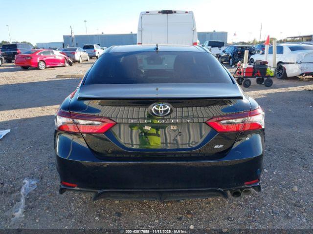 Toyota Camry Se Image 16