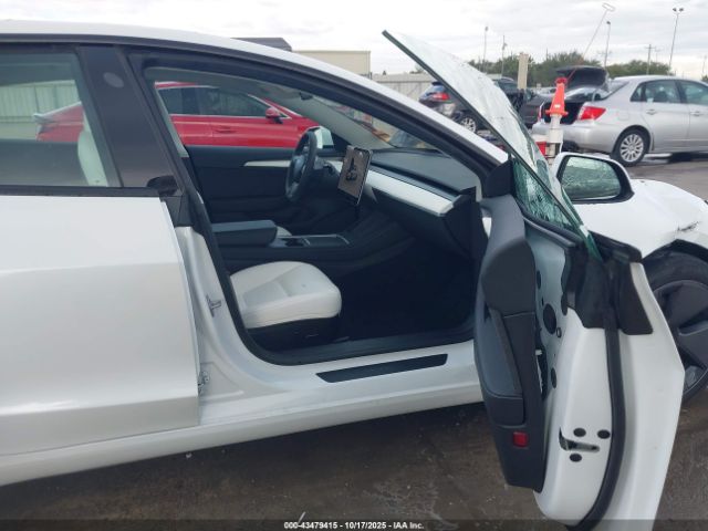 Tesla Model 3 Rear-wheel Drive Image 16