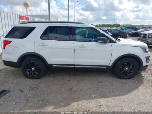 Ford Explorer Xlt Image 10
