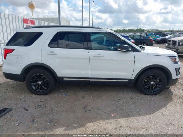 Ford Explorer Xlt Image 10