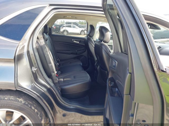 Ford Edge Titanium Image 11