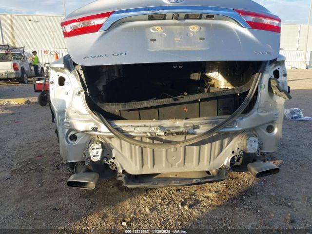 Toyota Avalon Xle Image 2