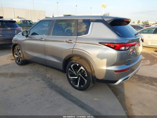 Mitsubishi Outlander Image 4