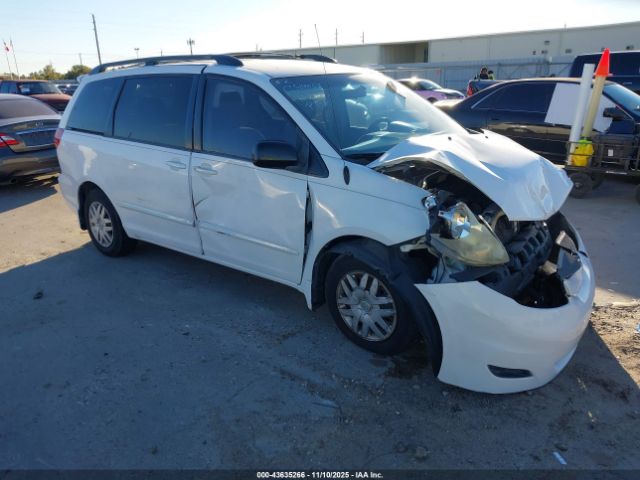 Toyota Sienna Le Image 1