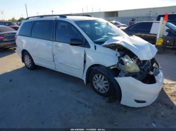  Salvage Toyota Sienna