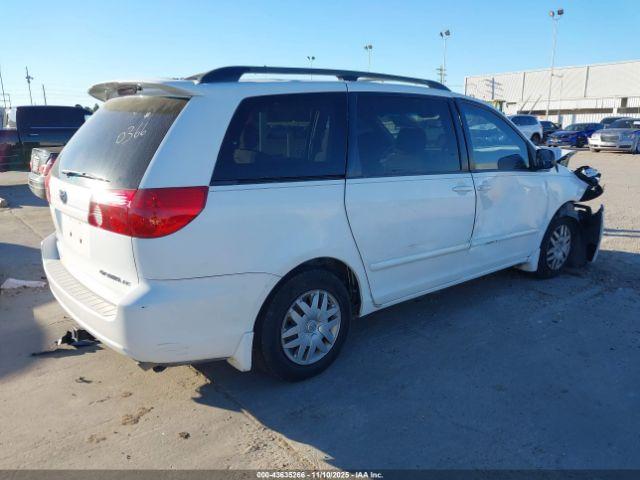 Toyota Sienna Le Image 8