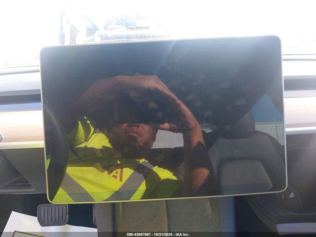 Tesla Model 3 Rear-wheel Drive Image 5