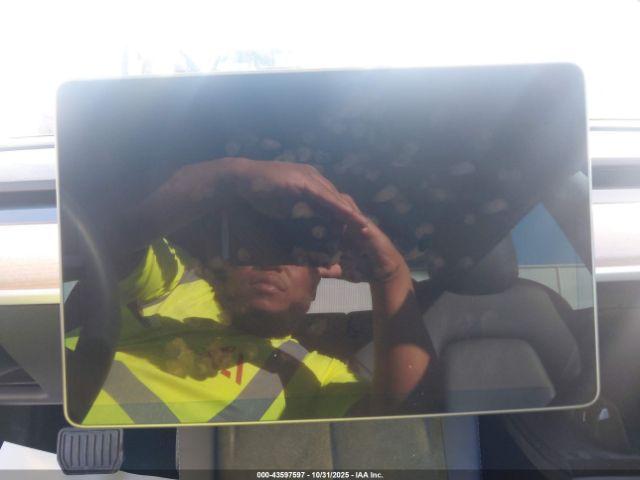 Tesla Model 3 Rear-wheel Drive Image 19