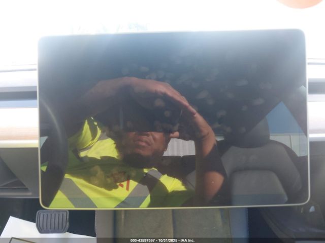 Tesla Model 3 Rear-wheel Drive Image 17