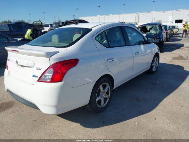 Nissan Versa Image 17