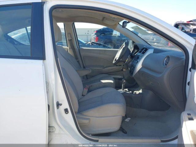 Nissan Versa Image 2