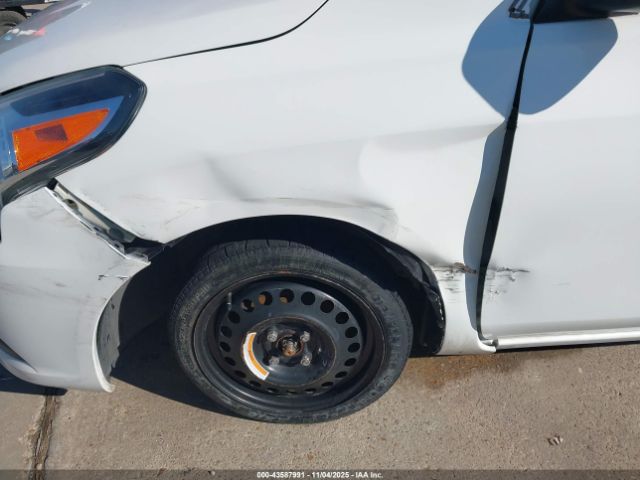 Nissan Versa Image 4