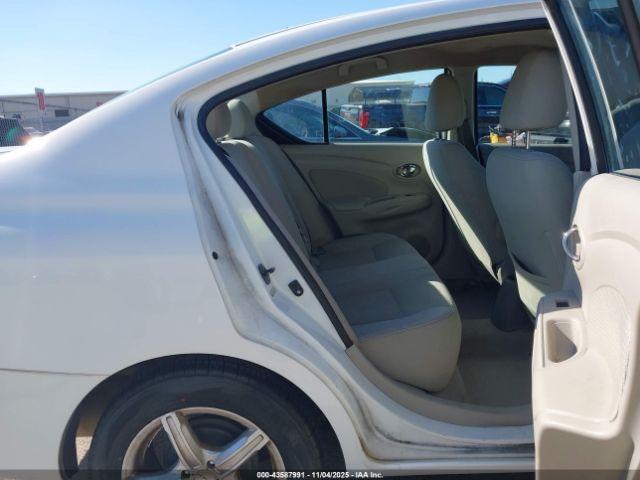 Nissan Versa Image 3