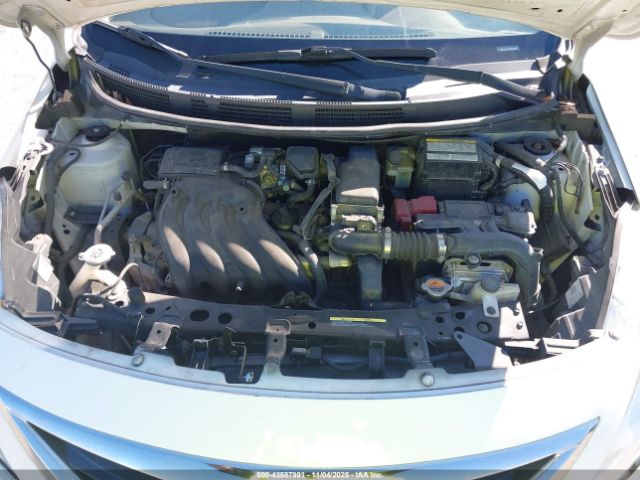 Nissan Versa Image 15