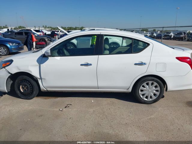 Nissan Versa Image 11