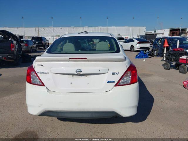 Nissan Versa Image 12