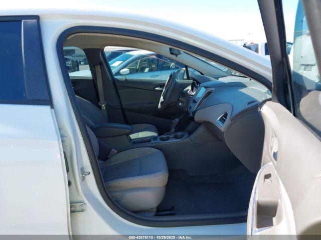 Chevrolet Cruze Ls Auto Image 4