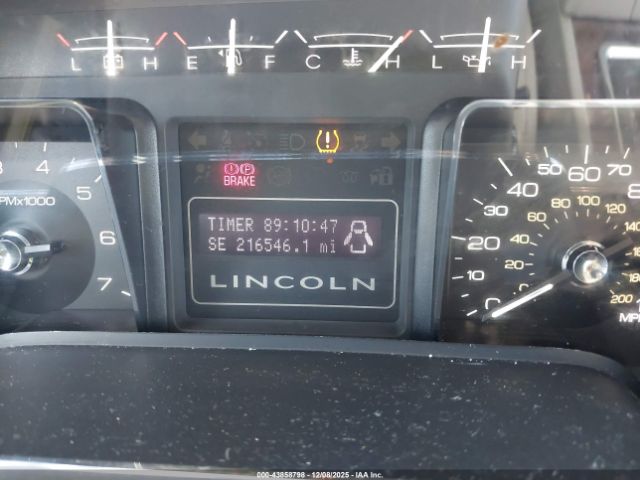 Lincoln Navigator Image 16