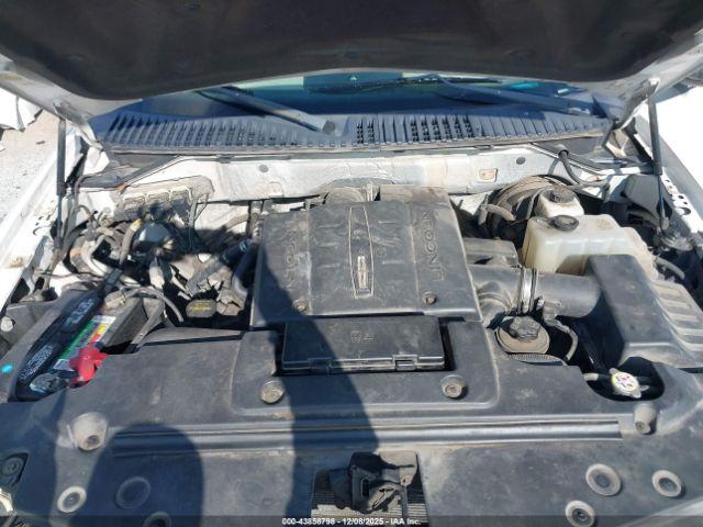 Lincoln Navigator Image 10