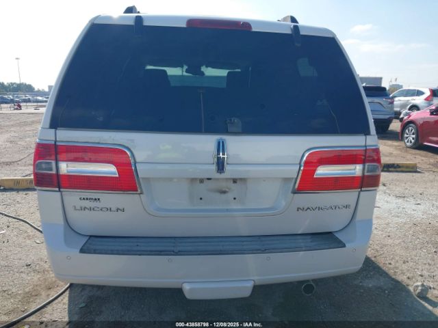 Lincoln Navigator Image 2