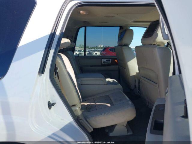 Lincoln Navigator Image 20