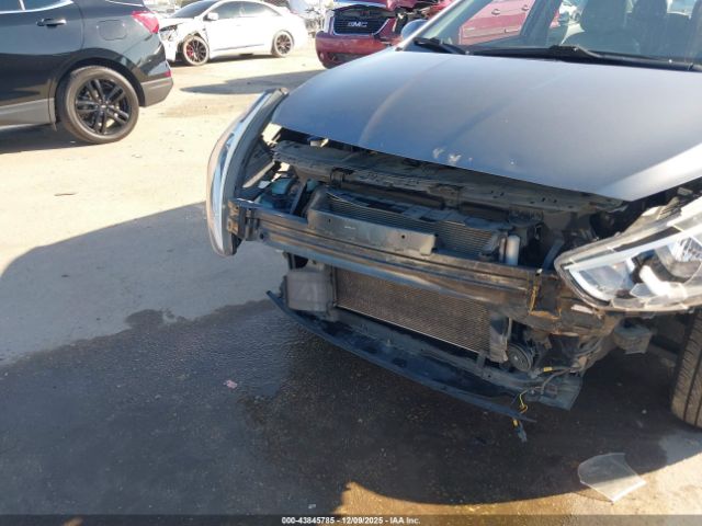 Hyundai ACCENT Gls Image 19