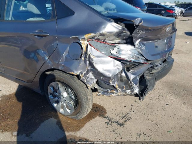 Hyundai ACCENT Gls Image 10