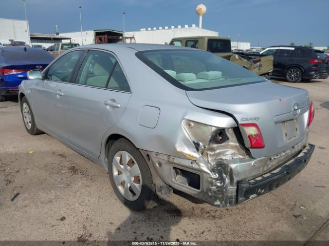 Toyota Camry Le Image 5