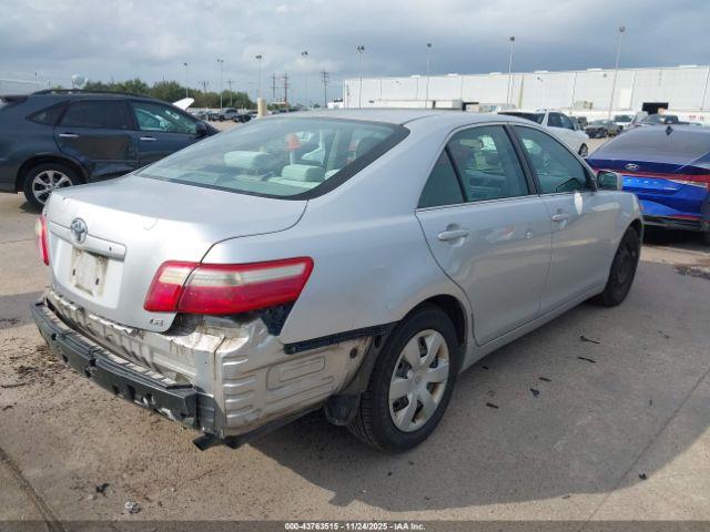 Toyota Camry Le Image 7