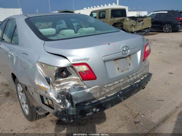 Toyota Camry Le Image 6