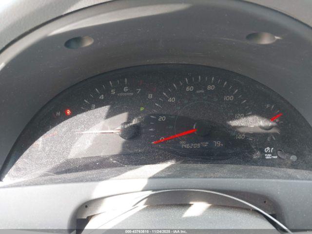 Toyota Camry Le Image 13