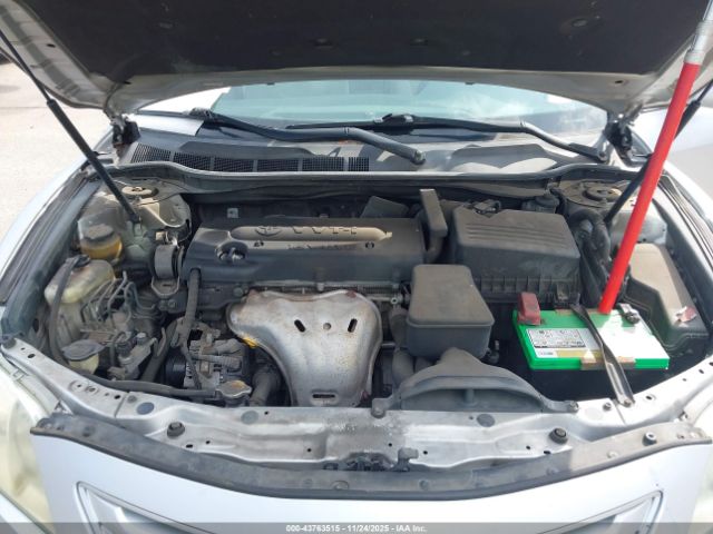 Toyota Camry Le Image 10