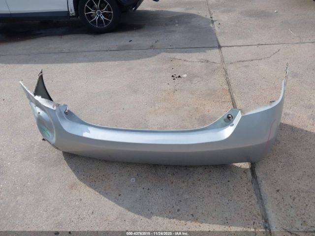 Toyota Camry Le Image 2