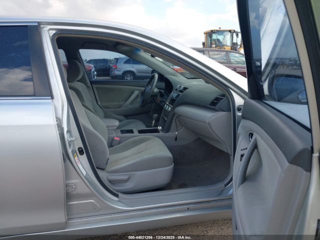 Toyota Camry Xle Image 7