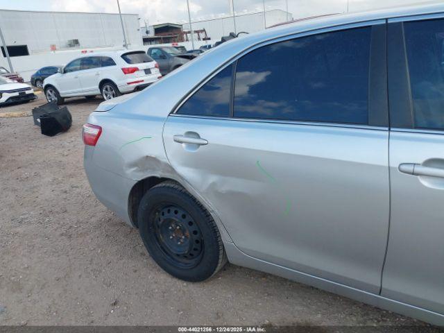 Toyota Camry Xle Image 12