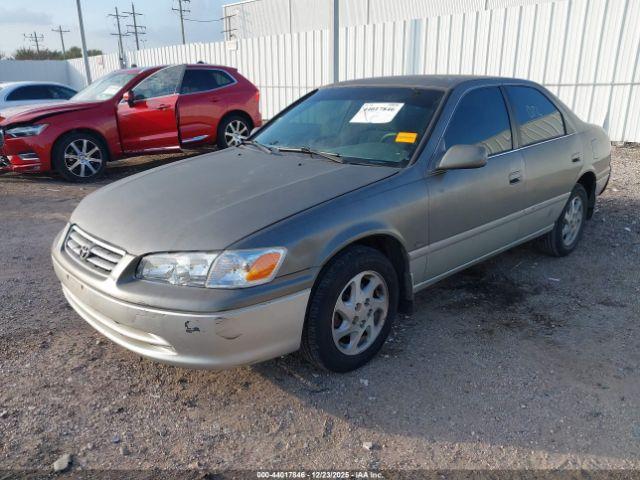 Toyota Camry Le Image 4