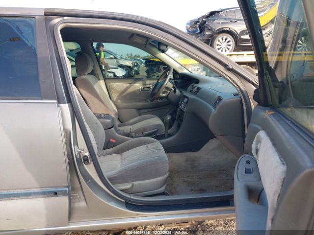 Toyota Camry Le Image 3