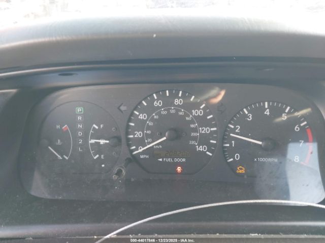 Toyota Camry Le Image 6