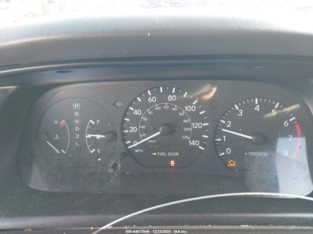 Toyota Camry Le Image 6