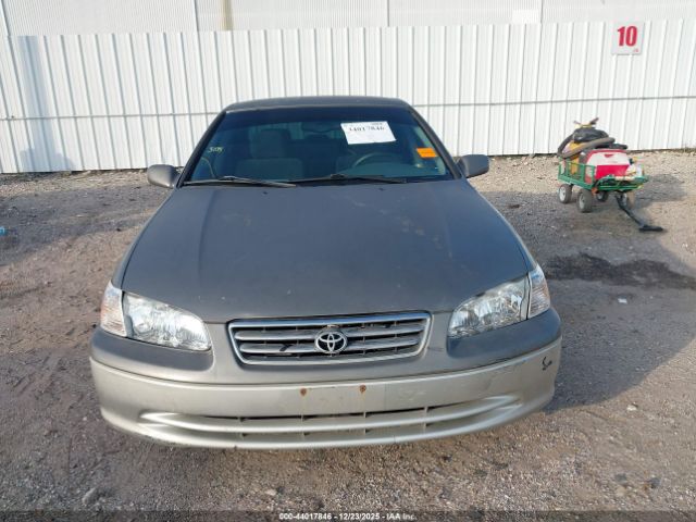 Toyota Camry Le Image 16