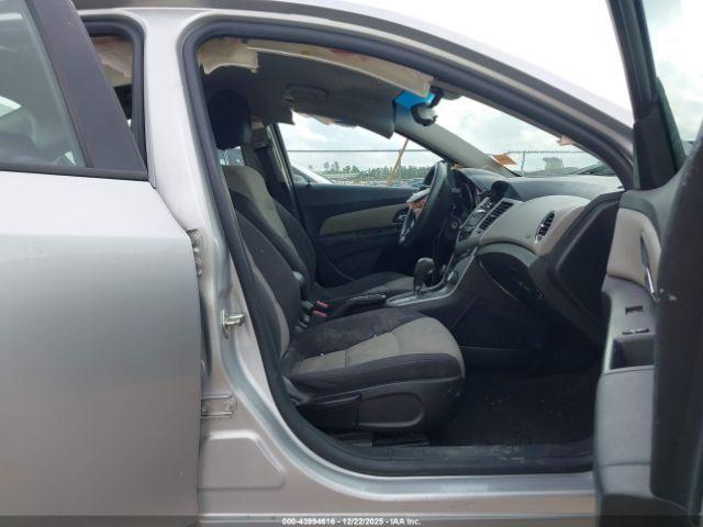 Chevrolet Cruze Ls Auto Image 8