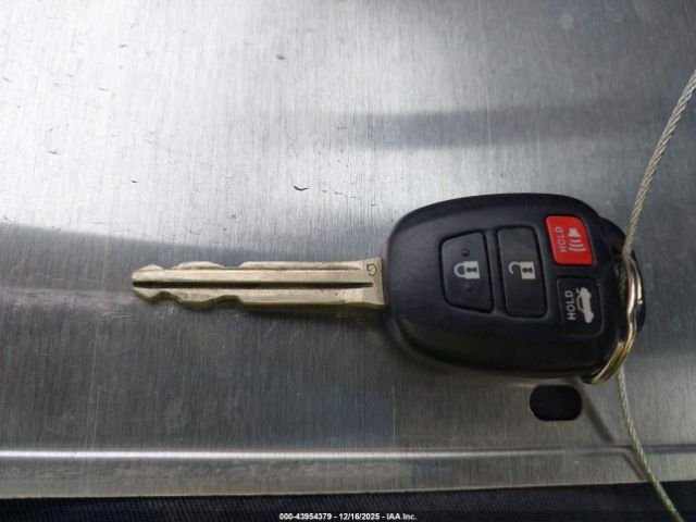 Toyota Camry Se Image 14