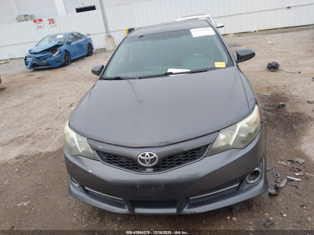 Toyota Camry Se Image 13
