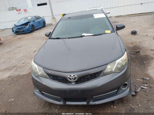Toyota Camry Se Image 13