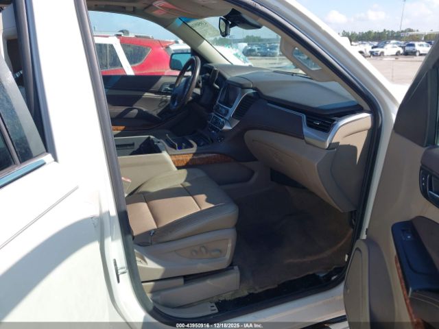 Chevrolet Suburban 1500 Ltz Image 10