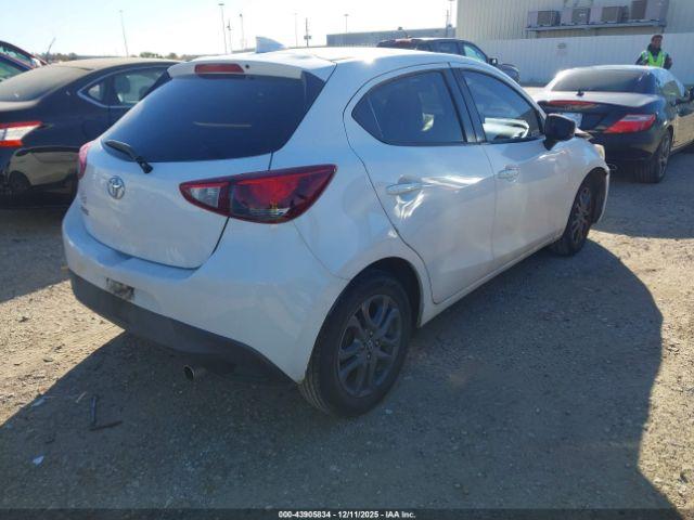 Toyota Yaris Le Image 4