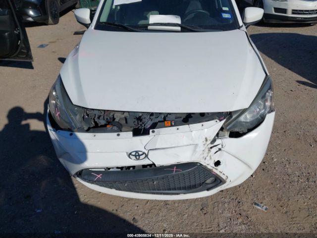 Toyota Yaris Le Image 16