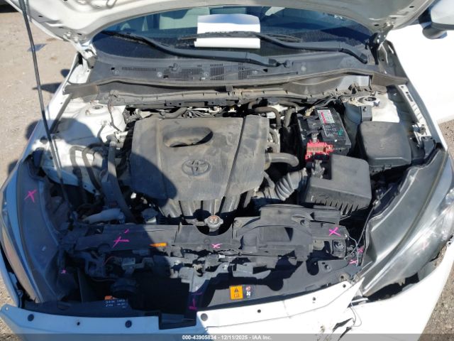 Toyota Yaris Le Image 8