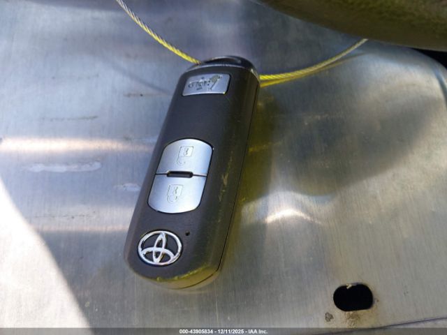 Toyota Yaris Le Image 11